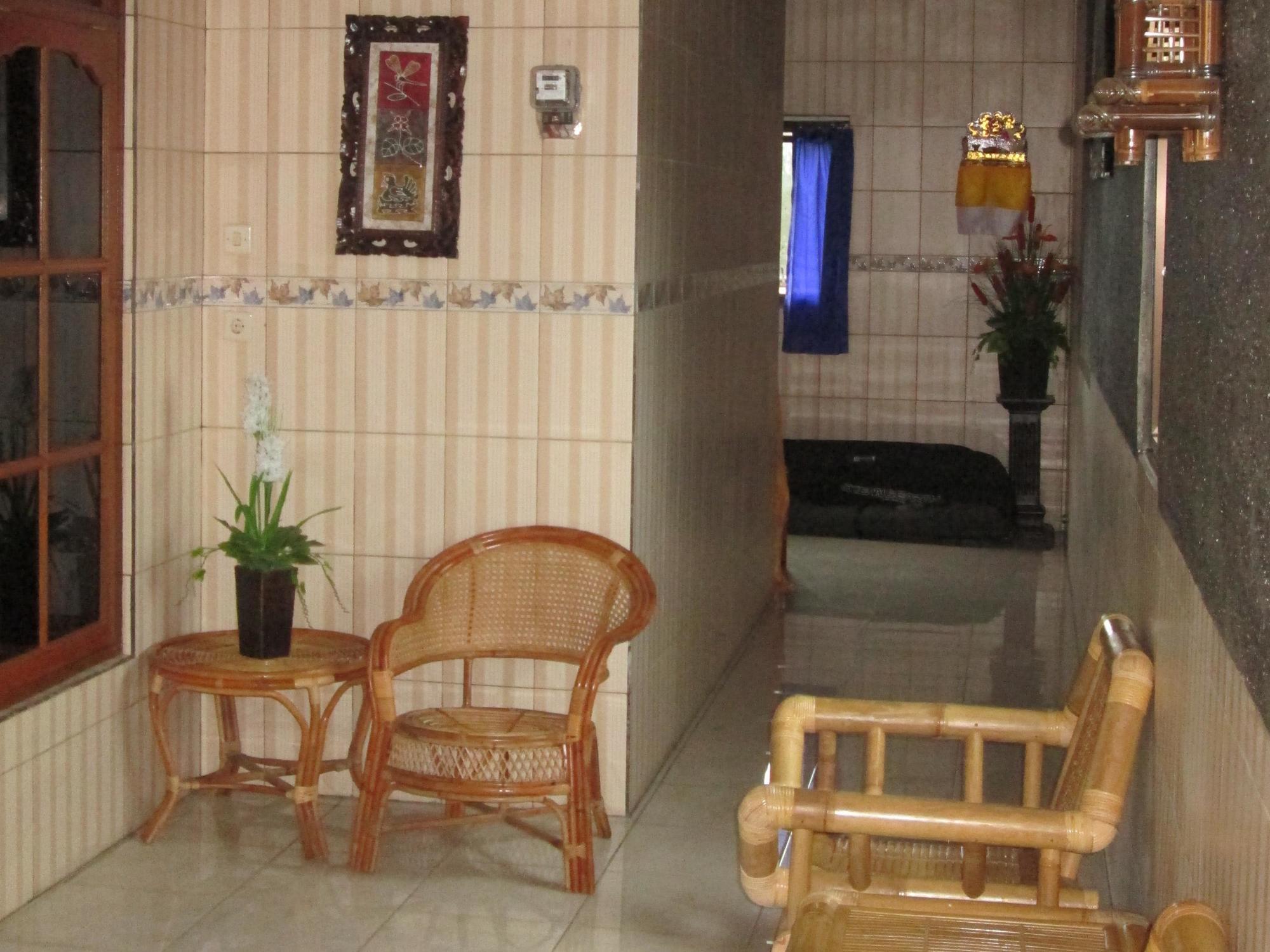 Vaccinated Staff - Oyo 3523 Gong Corner Homestay Kuta  Bagian luar foto