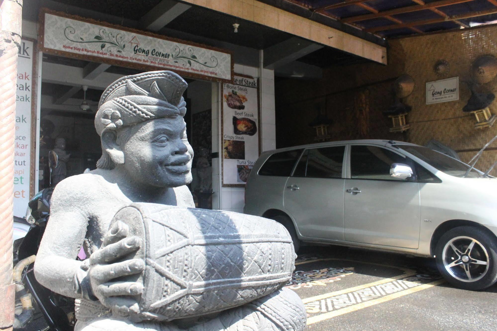Vaccinated Staff - Oyo 3523 Gong Corner Homestay Kuta  Bagian luar foto