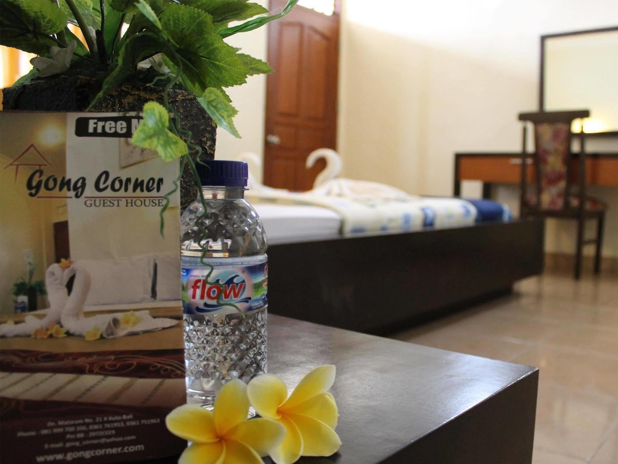 Vaccinated Staff - Oyo 3523 Gong Corner Homestay Kuta  Bagian luar foto