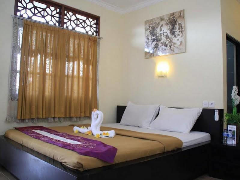 Vaccinated Staff - Oyo 3523 Gong Corner Homestay Kuta  Bagian luar foto