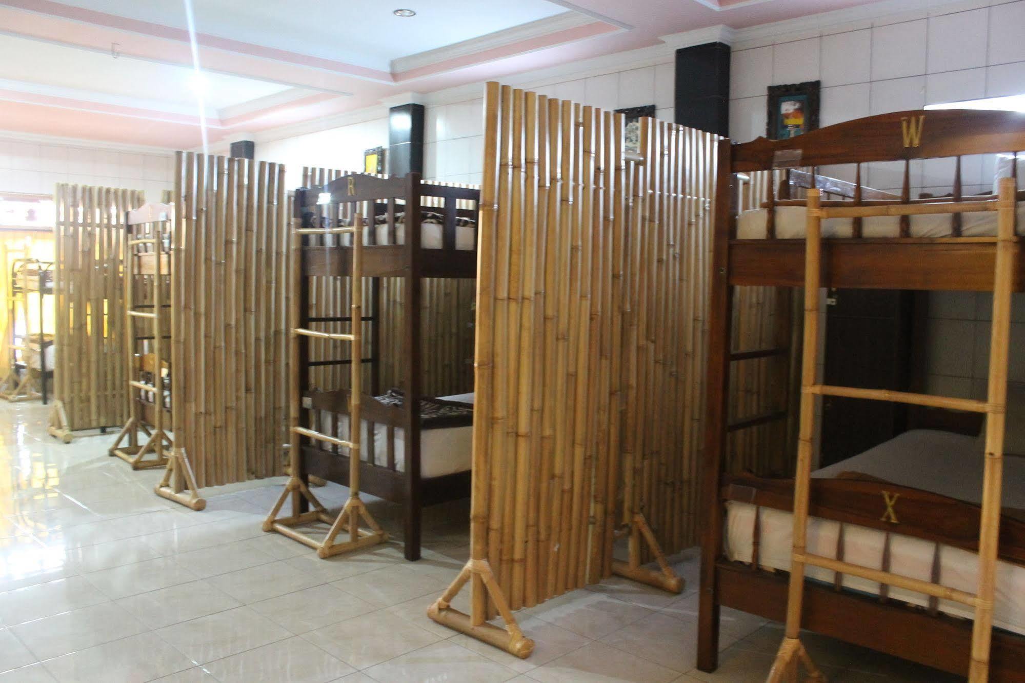 Vaccinated Staff - Oyo 3523 Gong Corner Homestay Kuta  Bagian luar foto