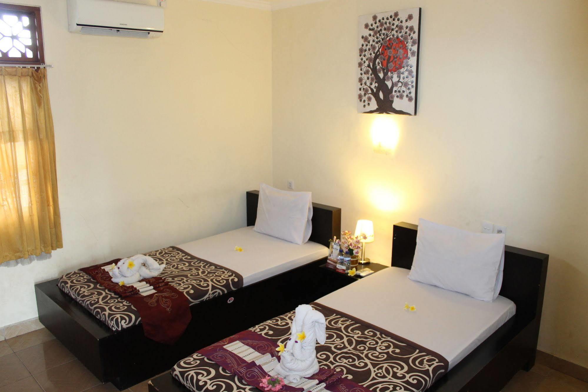 Vaccinated Staff - Oyo 3523 Gong Corner Homestay Kuta  Bagian luar foto